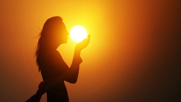 Девушка и солнце