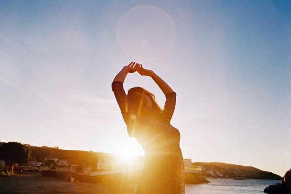 Девушка и солнце