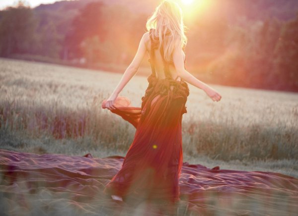 Девушка и солнце