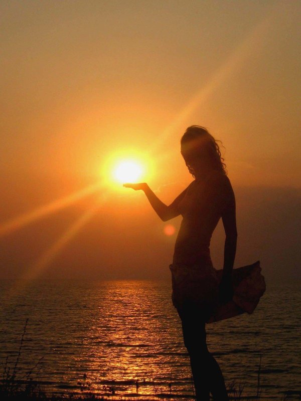 Девушка и солнце