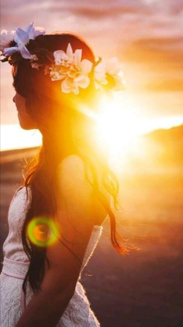 Девушка и солнце
