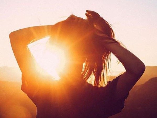 Девушка и солнце