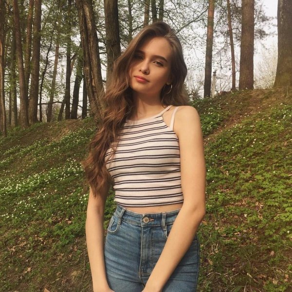 Девушка 12 лет