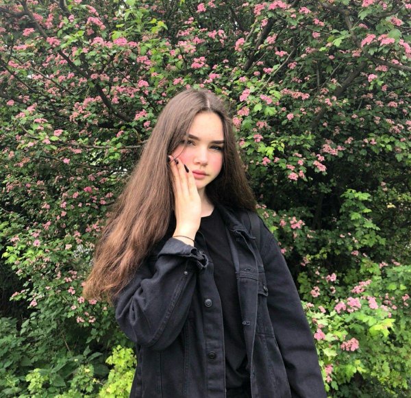 Девушка 12 лет