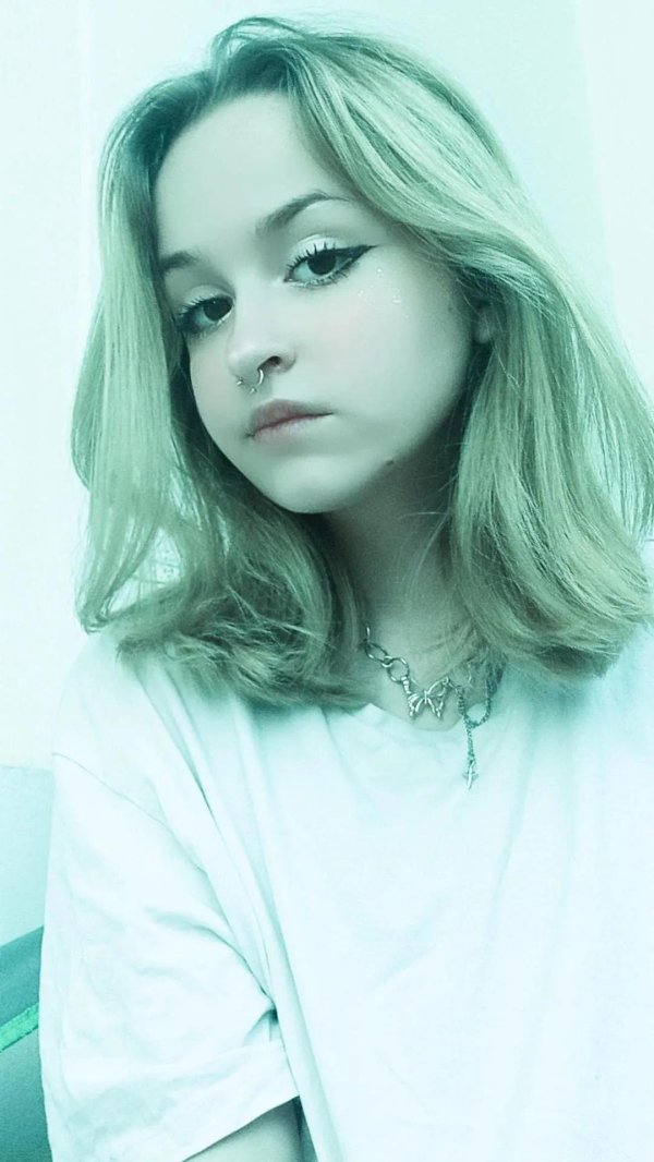 Девушка 12 лет