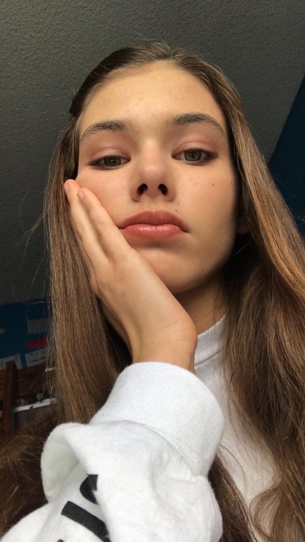 Девушка 12 лет