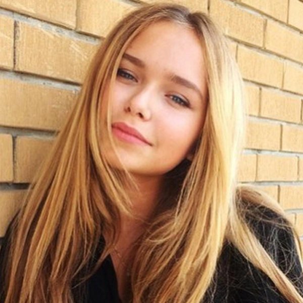 Девушка 12 лет