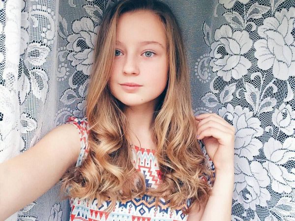 Девушка 12 лет