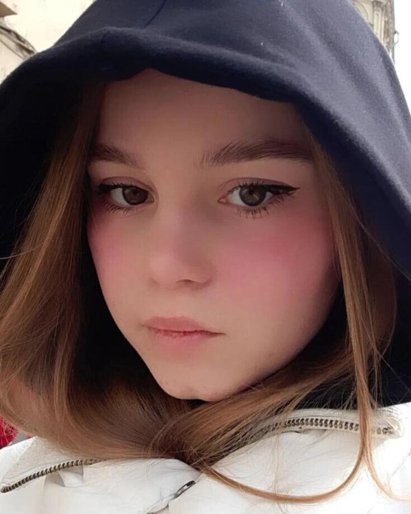 Девушка 12 лет
