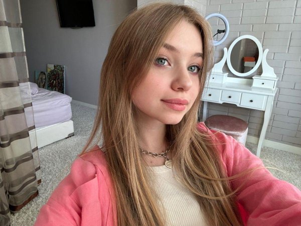 Девушка 12 лет