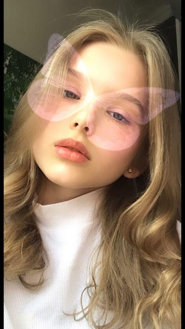 Девушка 12 лет