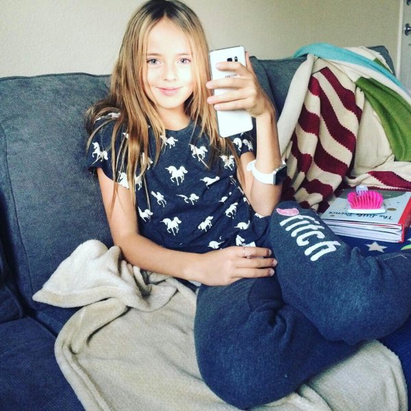 Девушка 12 лет