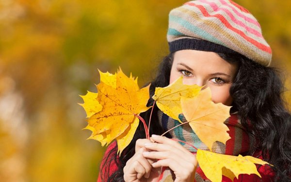 Девушка и осень