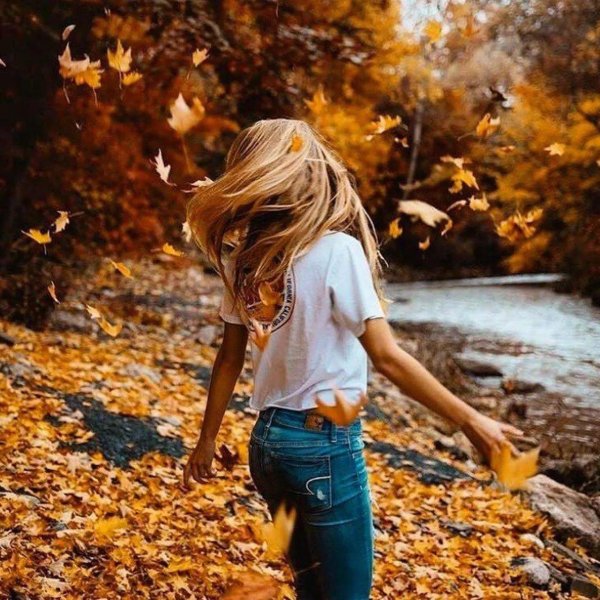Девушка и осень
