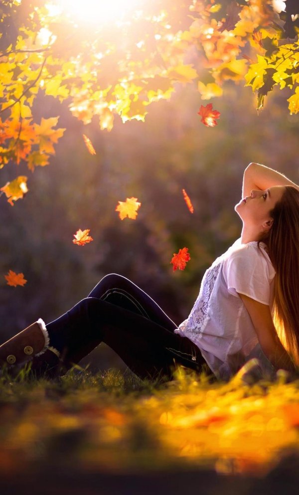 Девушка и осень