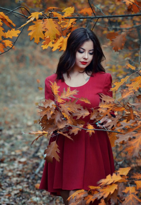 Девушка и осень