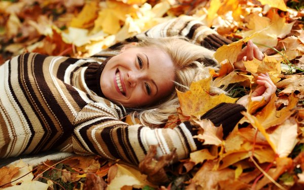 Девушка и осень