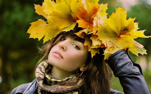 Девушка и осень