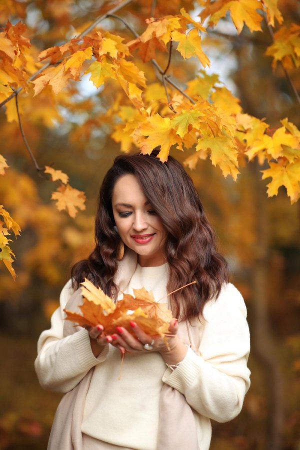 Девушка и осень