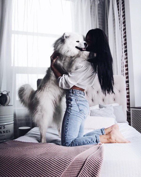 Девушка с собакой