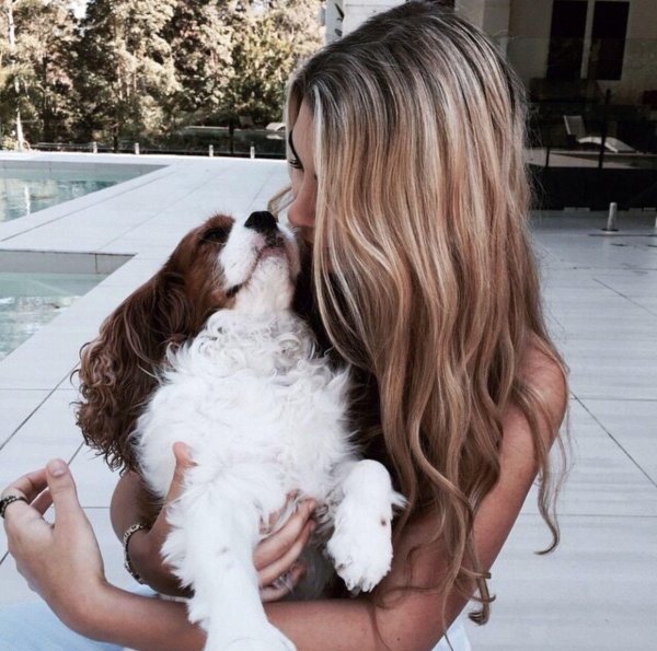 Девушка с собакой