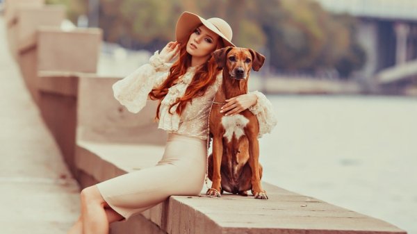 Девушка с собакой