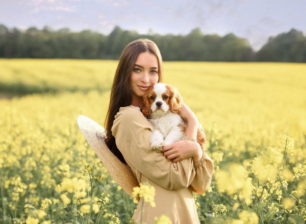 Девушка с собакой