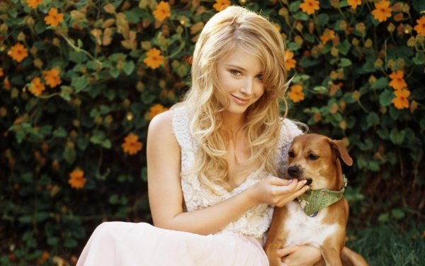 Девушка с собакой