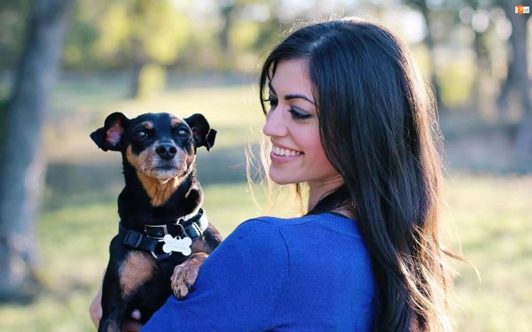 Девушка с собакой