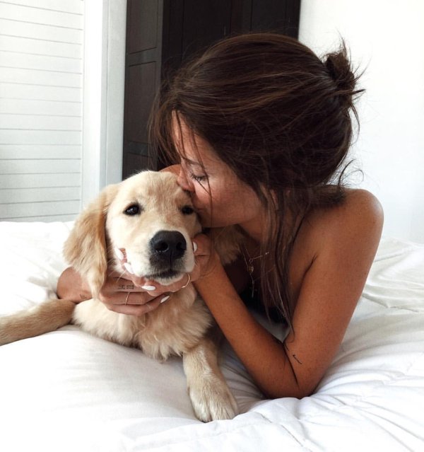 Девушка с собакой