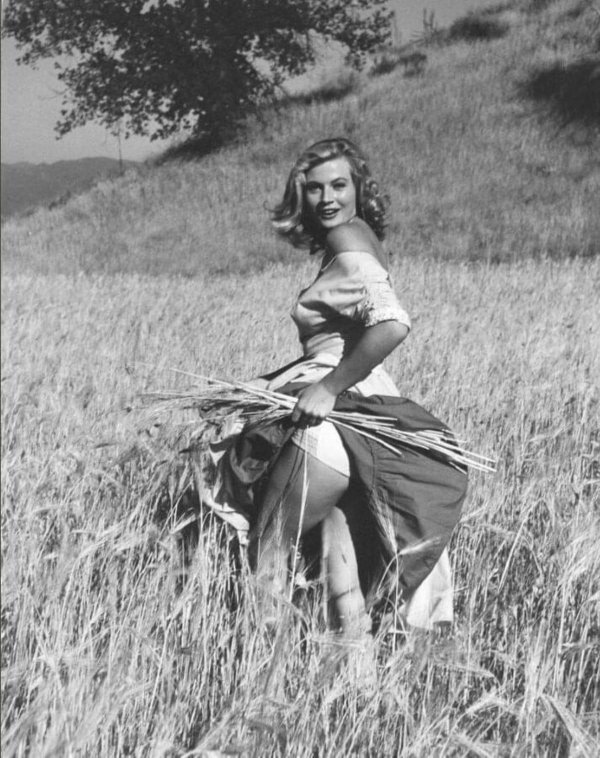 С девушками ретро