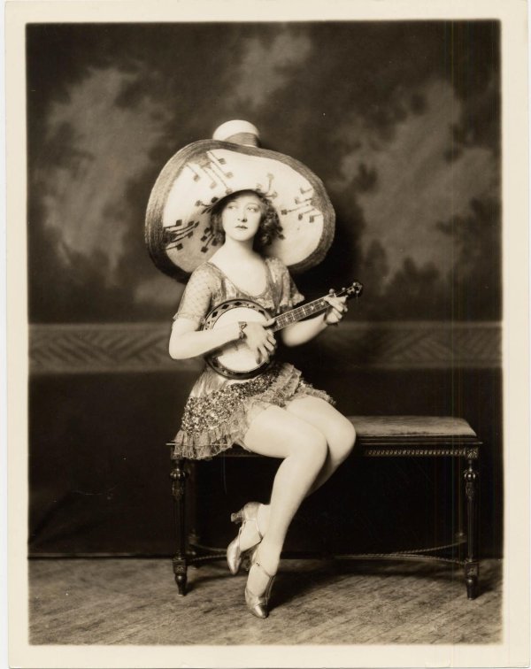 С девушками ретро