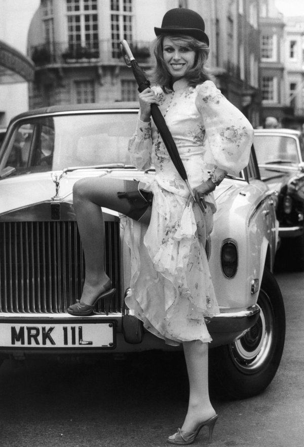 С девушками ретро