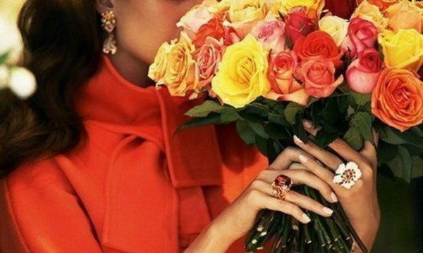 женщина и цветы