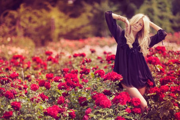 девушка в розах