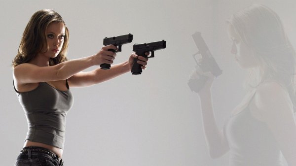 Девушка с пистолетом