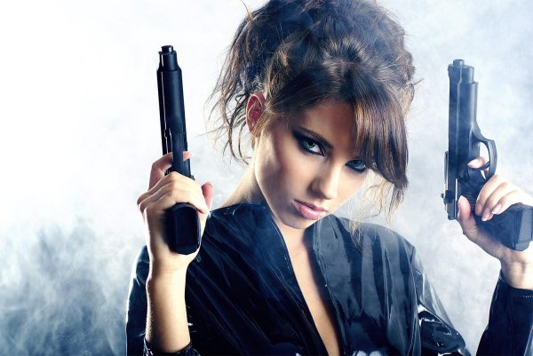 Девушка с пистолетом