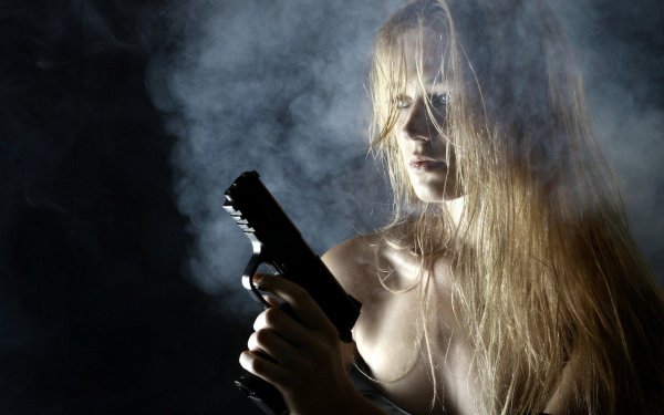 Девушка с пистолетом