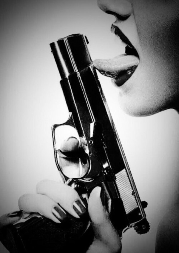 Девушка с пистолетом