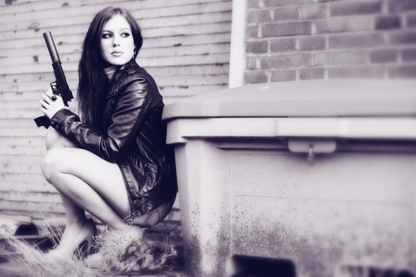 Девушка с пистолетом