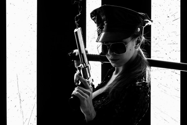 Девушка с пистолетом