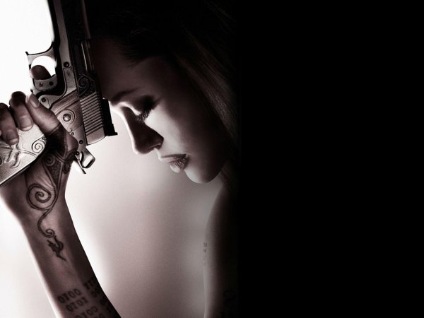 Девушка с пистолетом