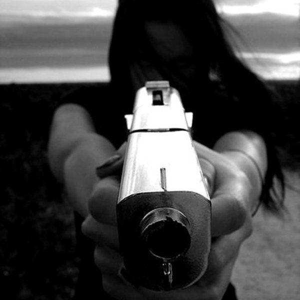 Девушка с пистолетом