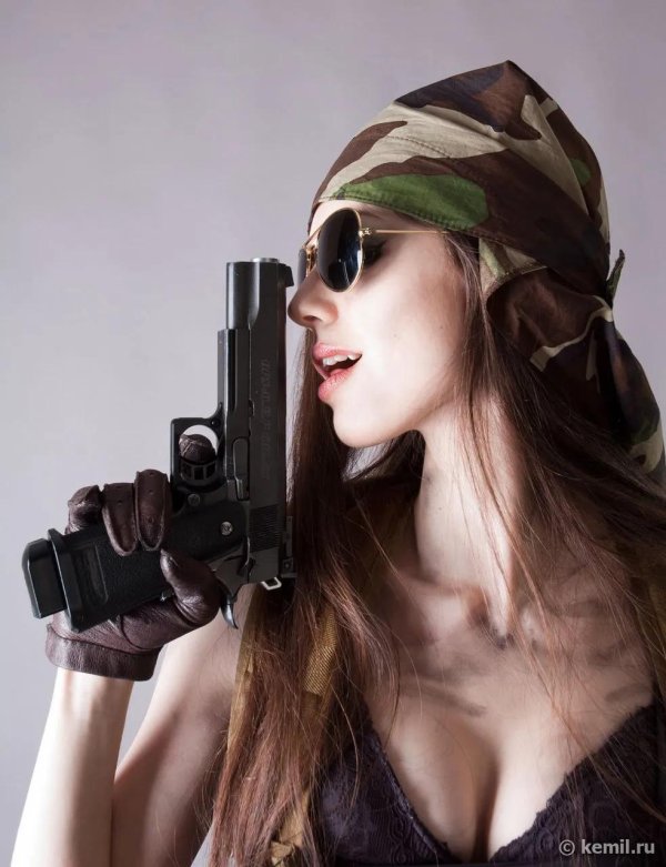 Девушка с пистолетом