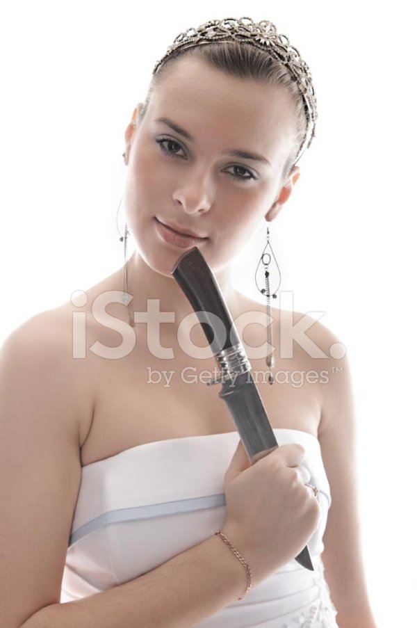 Девушка с ножом