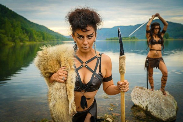 С девушками амазонками