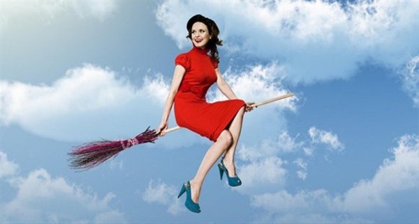 Девушка на метле