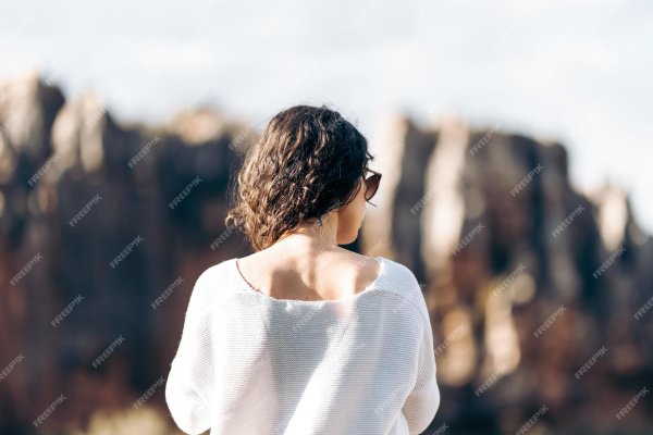 Девушка на спине