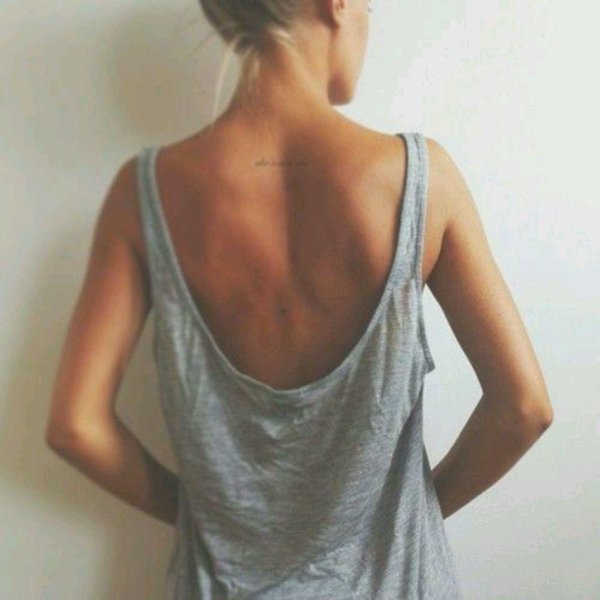 Девушка на спине