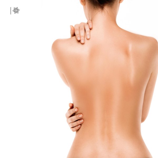 Девушка на спине